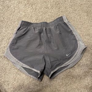 Woman Nike shorts